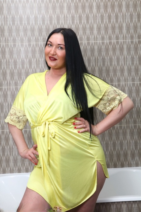 Asian MILF Vanessa Vaughn shows off her chubby body in the bathroom