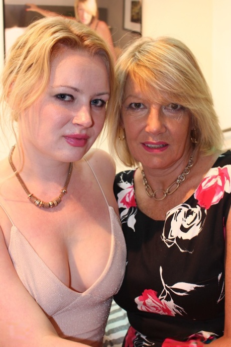 Teen with big tits Amber West gets orally pleased by mature lesbian Amy