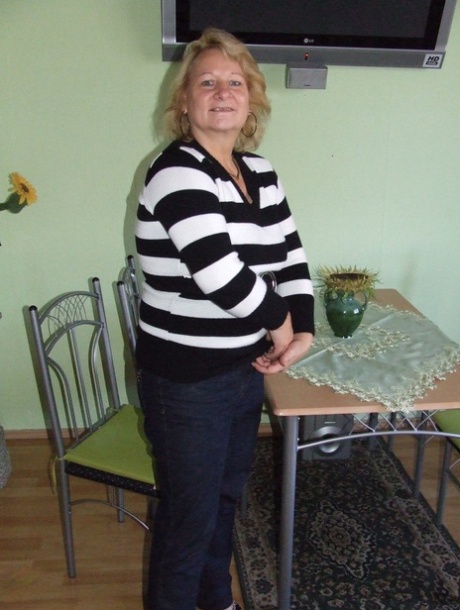 Fat mature woman Rosi undresses and exposes her big ass and tits in a solo