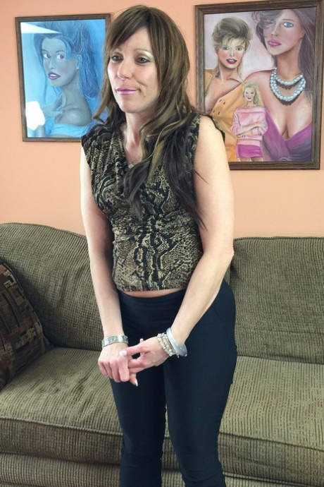 Petite MILF Brandi Minx exposes her firm body and gives head kneeling