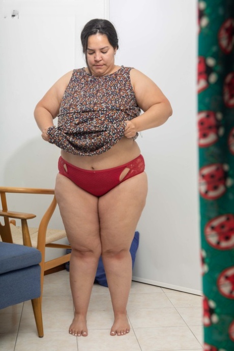 Fat amateur with huge juggs Laury gets spied on while getting dressed