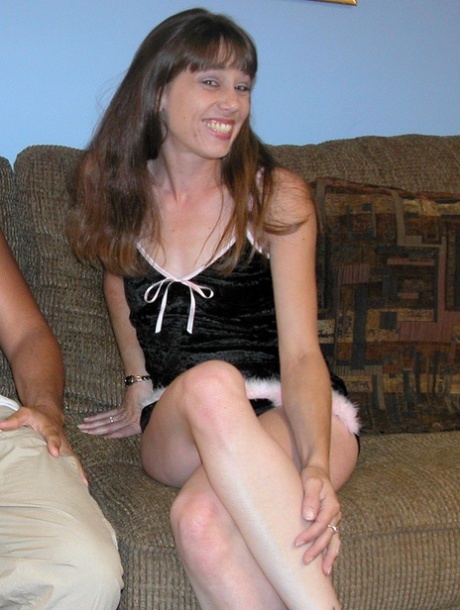 Brunette amateur wife Samantha Charles gives fellatio and gets cum on her tits