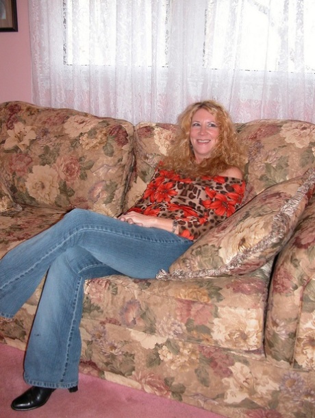 Blonde MILF Annie flaunts her big tits and big booty in a solo show