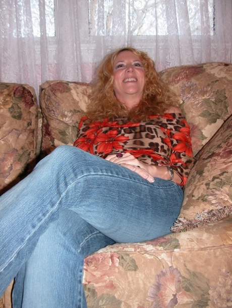 Blonde MILF Annie flaunts her big tits and big booty in a solo show