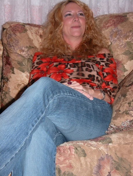 Blonde MILF Annie flaunts her big tits and big booty in a solo show