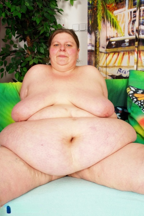 Mature SSBBW Antonia C struggles to masturbate with her big dildo