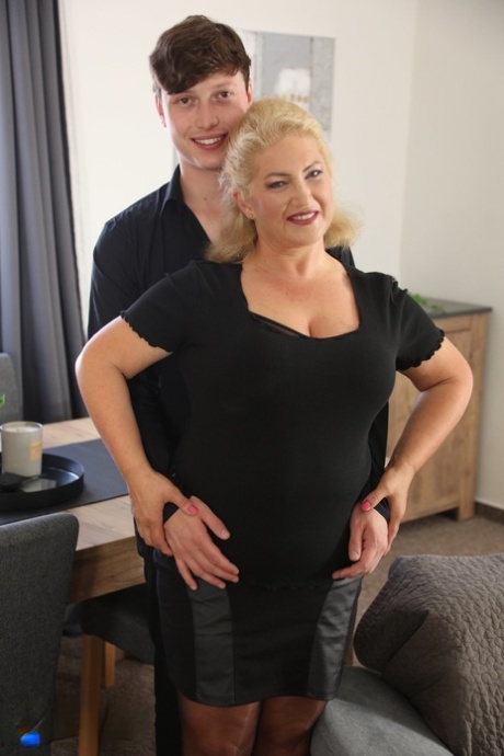 Chubby cougar Erza lets her young lover Lenny Yankee play with her big tits