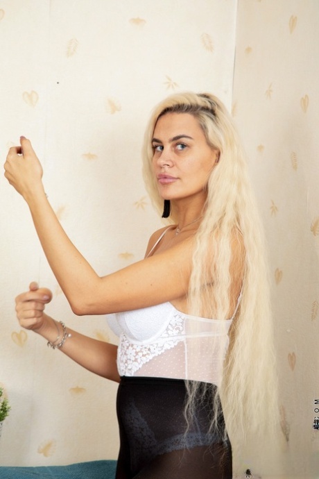 Hot Russian mom Anna Star unveils her curves and shaved beaver in a solo