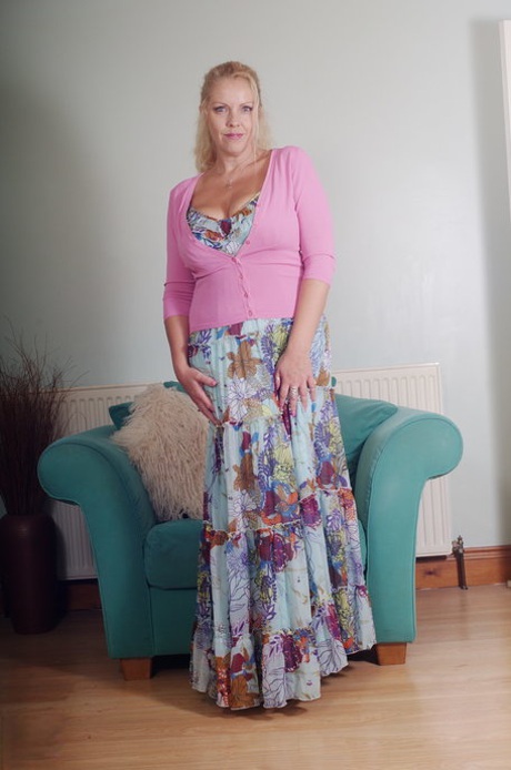 Chubby big breasted European housewife Teya undresses & toys her mature pussy