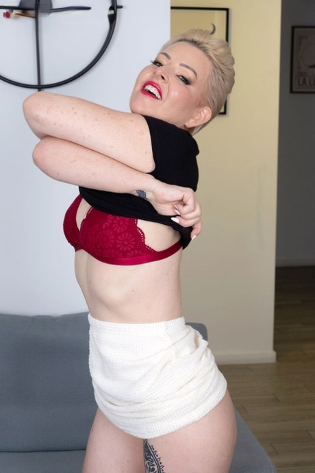 Old Horny MILFs performed by Bobbi Shay Naked Pics