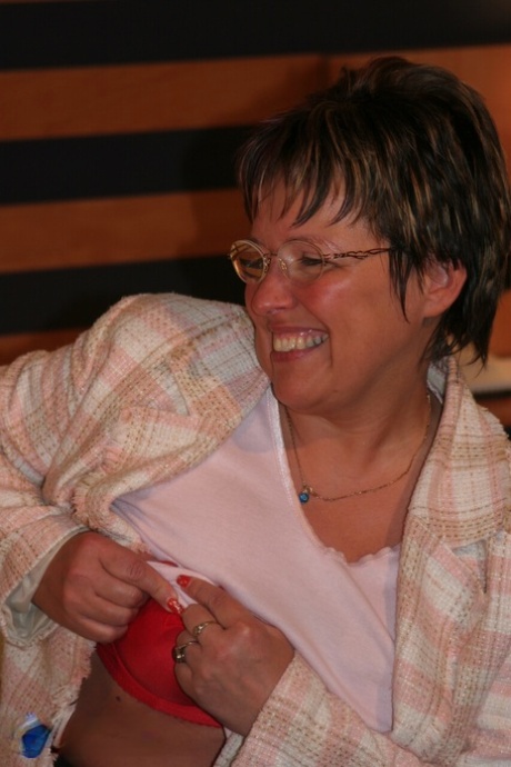 Mature NL starring Susen Naked Photos