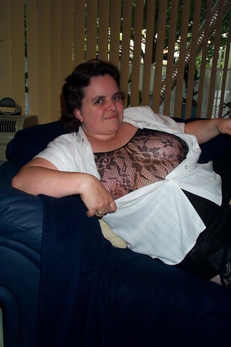 Fat granny with big juggs Thea undresses & sucks a dick before toying herself