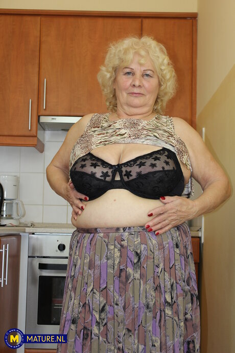 Mature Granny Pics