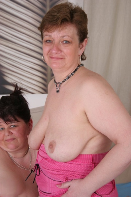 Mature BBWs Dalena and Pavla strip and taste each other's holes